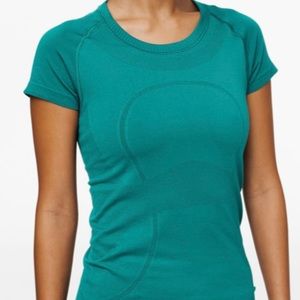 Lululemon short sleeve athletic top size 4 green